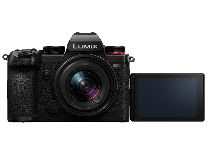 Panasonic Lumix S5D + 18-40mm