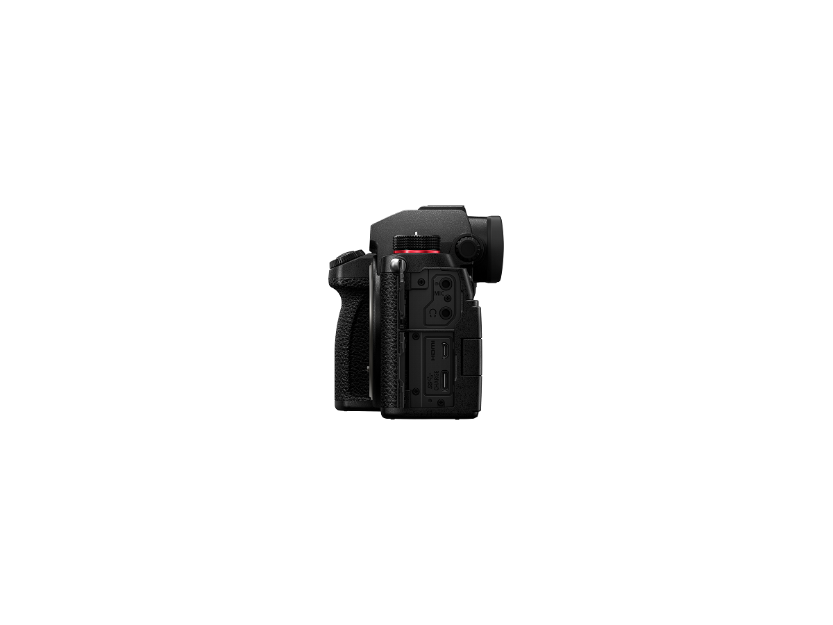 Panasonic Lumix S5D + 18-40mm