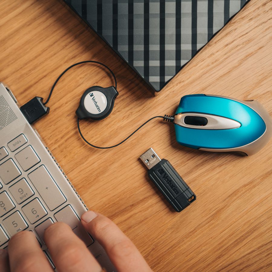 Verbatim Pin Stripe USB 2.0 8GB