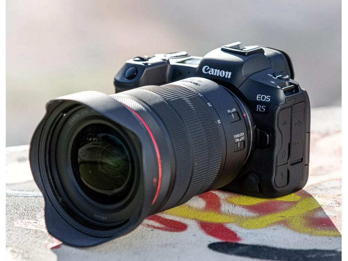 Canon EOS R5 + RF 24-105mm F4 L IS USM