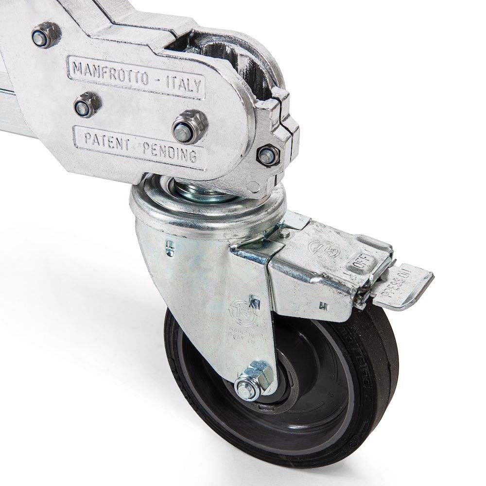 Avenger Strato Safe 4 R w/Hard Wheels