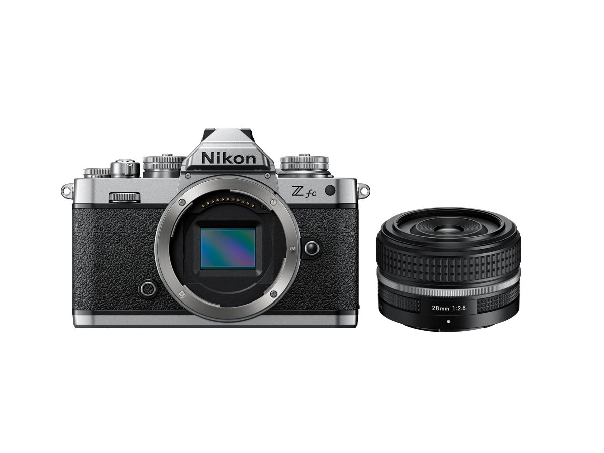 Nikon Z fc silver + Nikkor Z 28mm SL