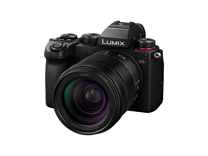 Panasonic Lumix S5D + 28-200mm