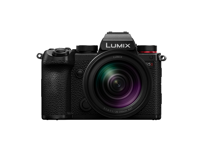 Panasonic Lumix S5D + 28-200mm