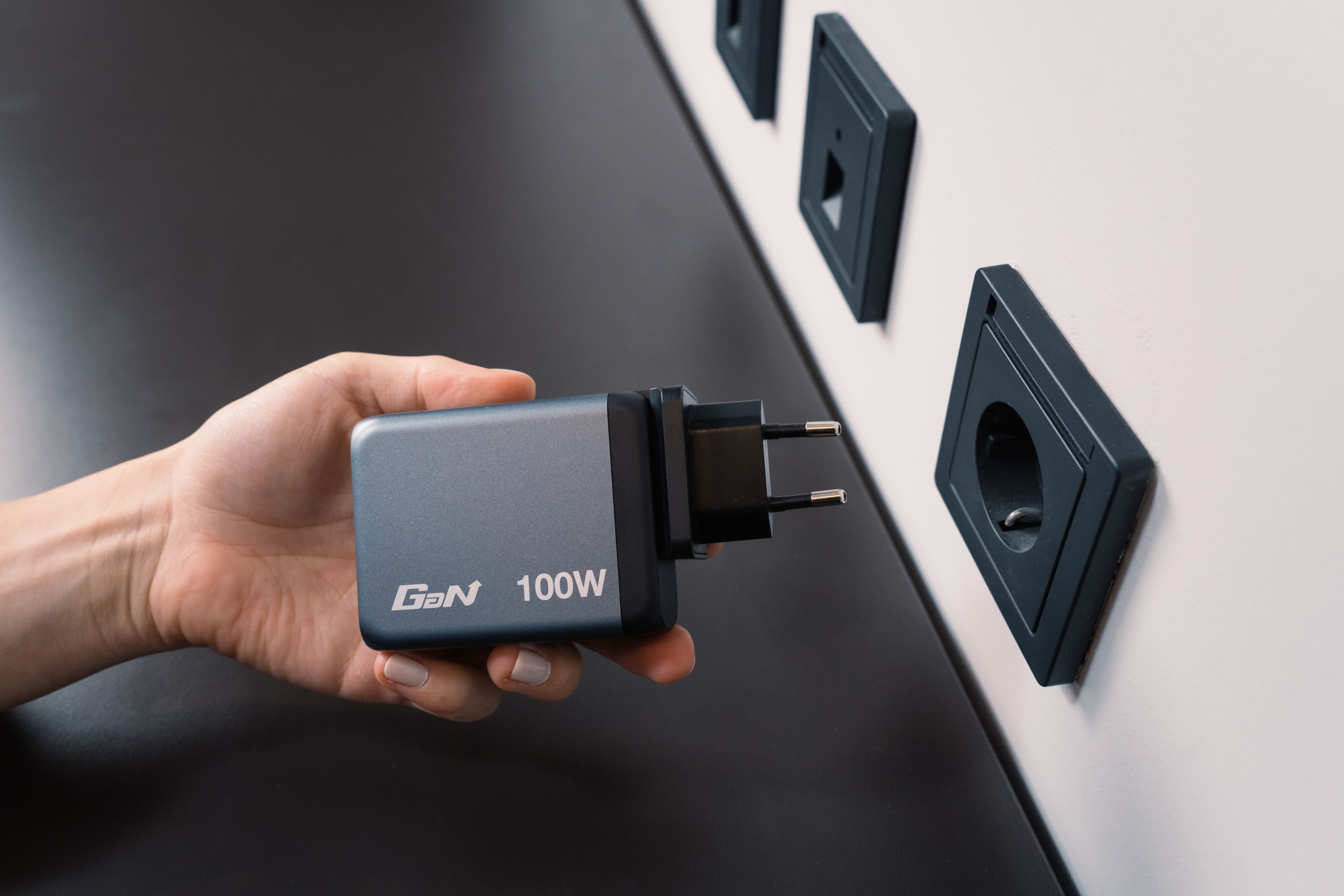 Verbatim GaN 4 Port Charger 100W