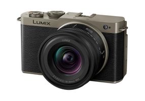 Panasonic Lumix S9 + 18-40mm Titanium LE