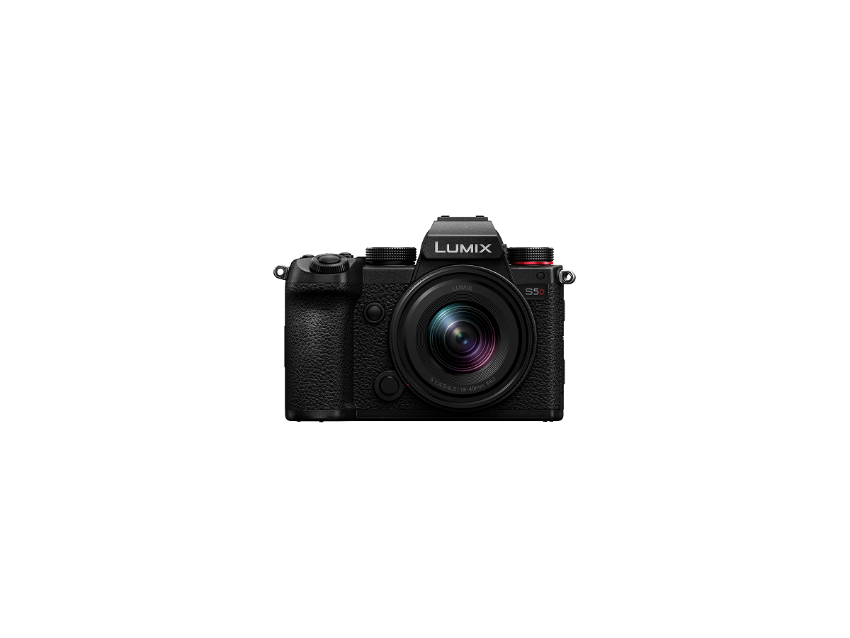 Panasonic Lumix S5D + 18-40mm