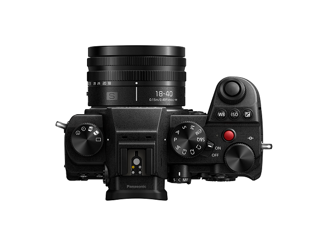 Panasonic Lumix S5D + 18-40mm