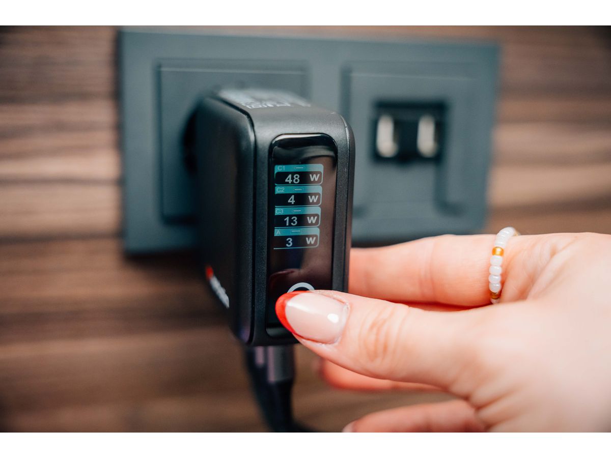 Verbatim Mini GaN Charger 140W Display