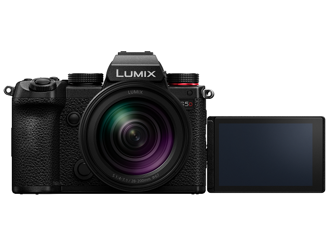 Panasonic Lumix S5D + 28-200mm