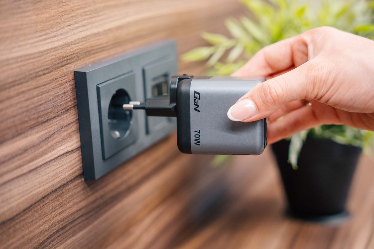 Verbatim Mini GaN Charger 70W Display