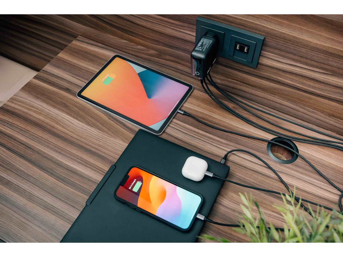 Verbatim Mini GaN Charger 140W Display