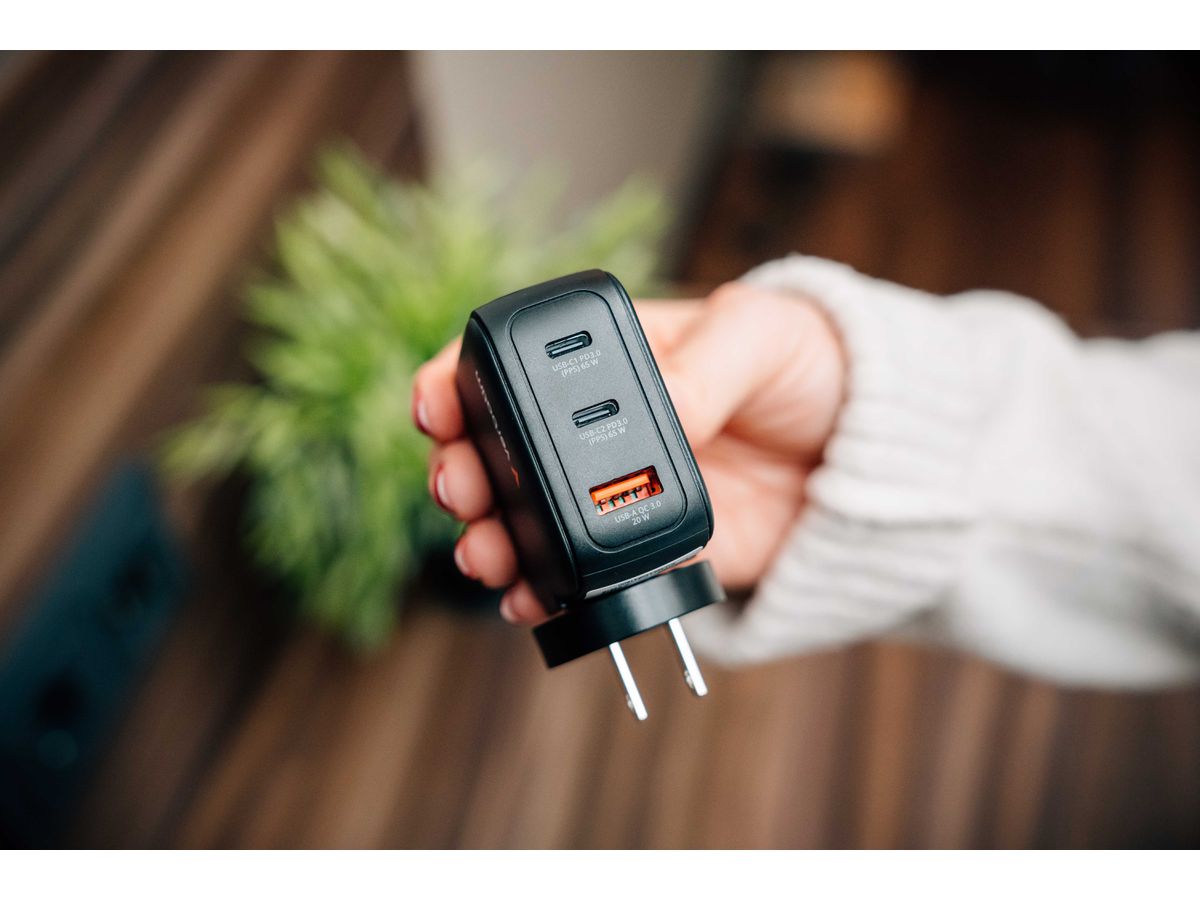 Verbatim Mini GaN Charger 65W Display