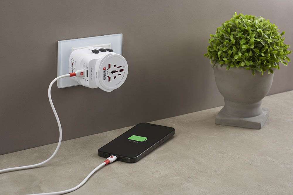 Skross PRO Light USB AC45PD World