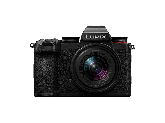 Panasonic Lumix S5D + 18-40mm