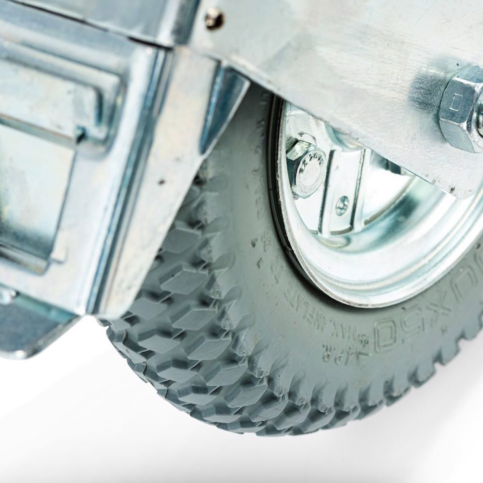 Avenger Wheel Set 200mm w/Brakes