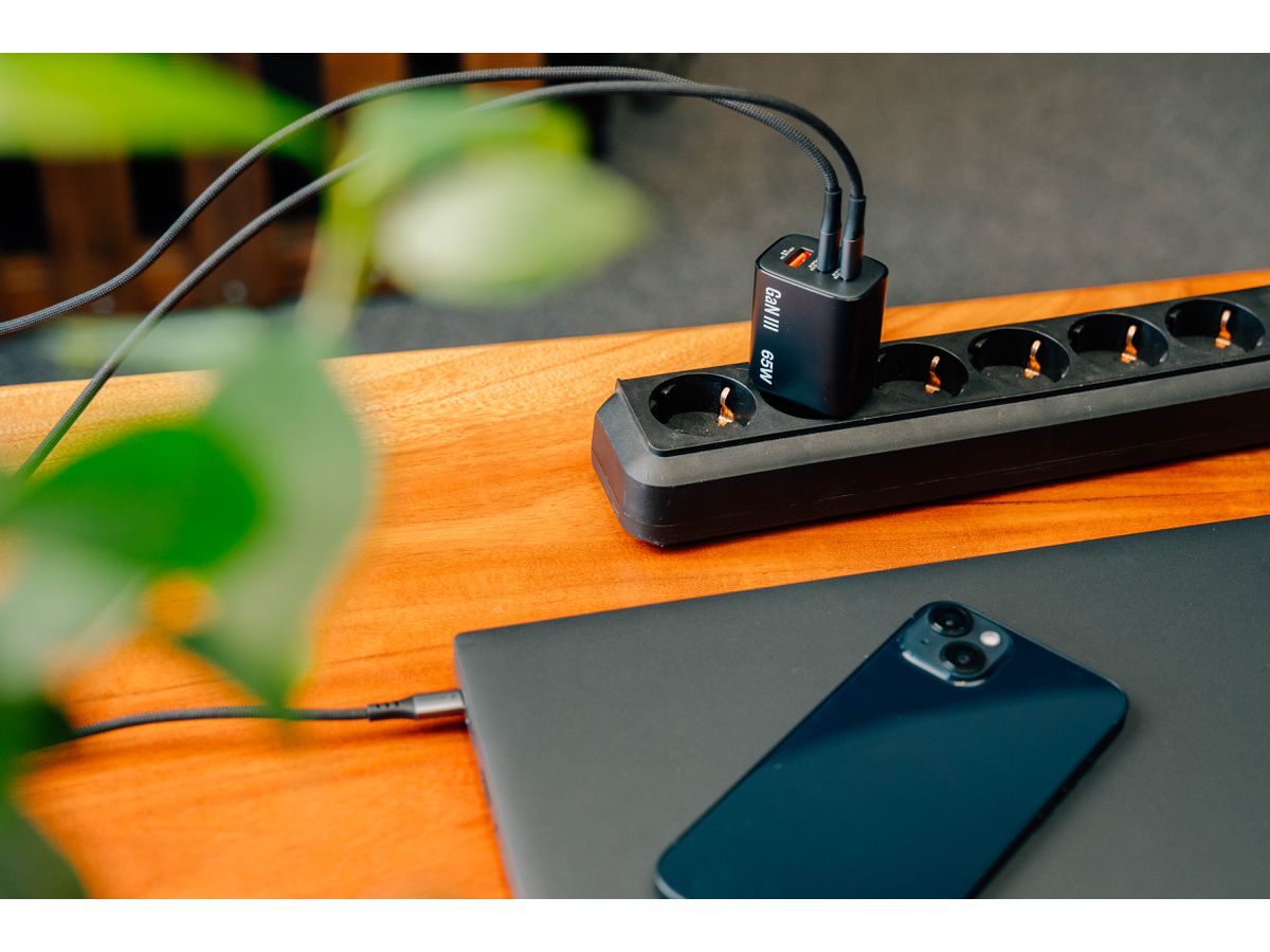 Verbatim GaN 3 Port Charger 65W Black