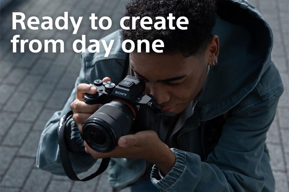 Sony Alpha A7 Mark V Kit 28-70mm Black