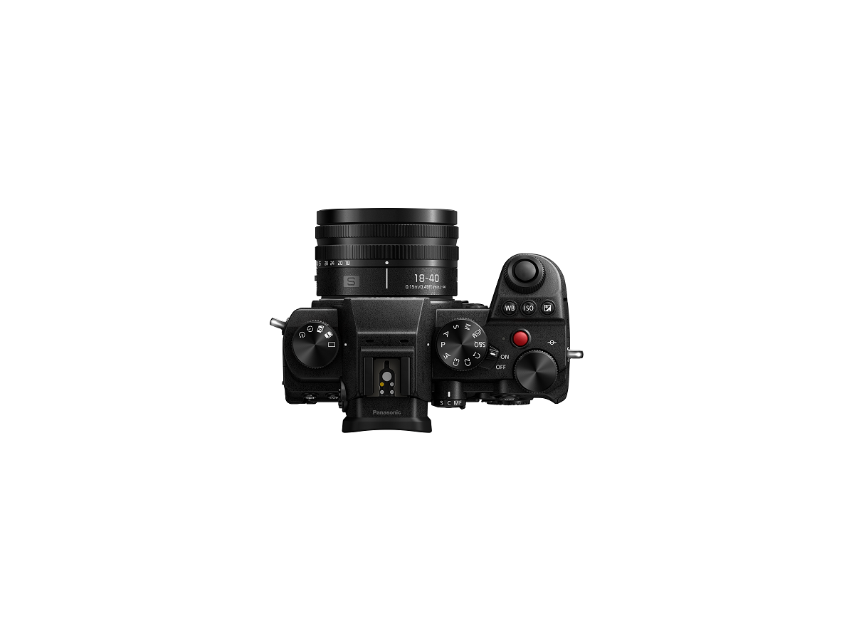 Panasonic Lumix S5D + 18-40mm