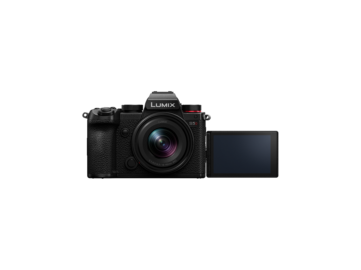 Panasonic Lumix S5D + 18-40mm