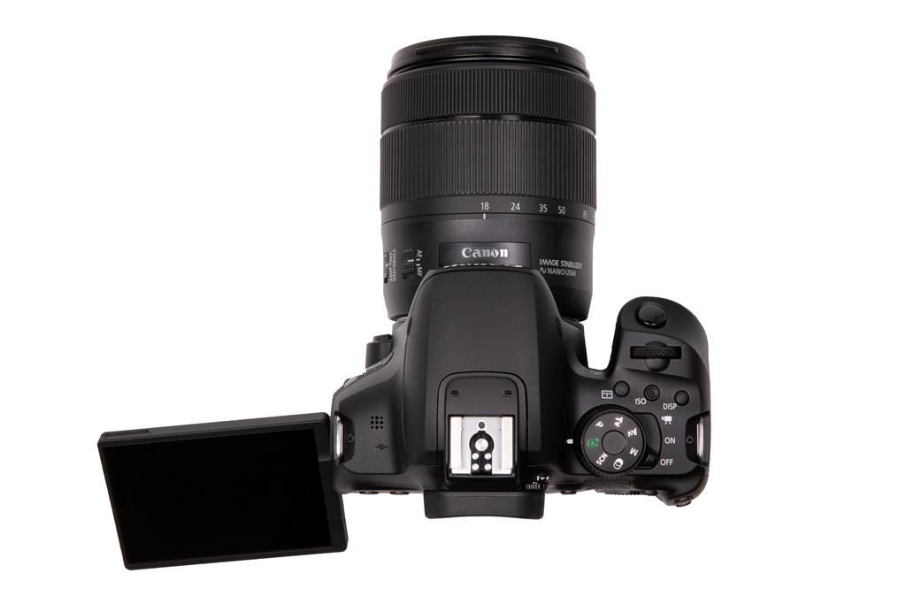 Canon EOS 850D + 18-135mm IS USM